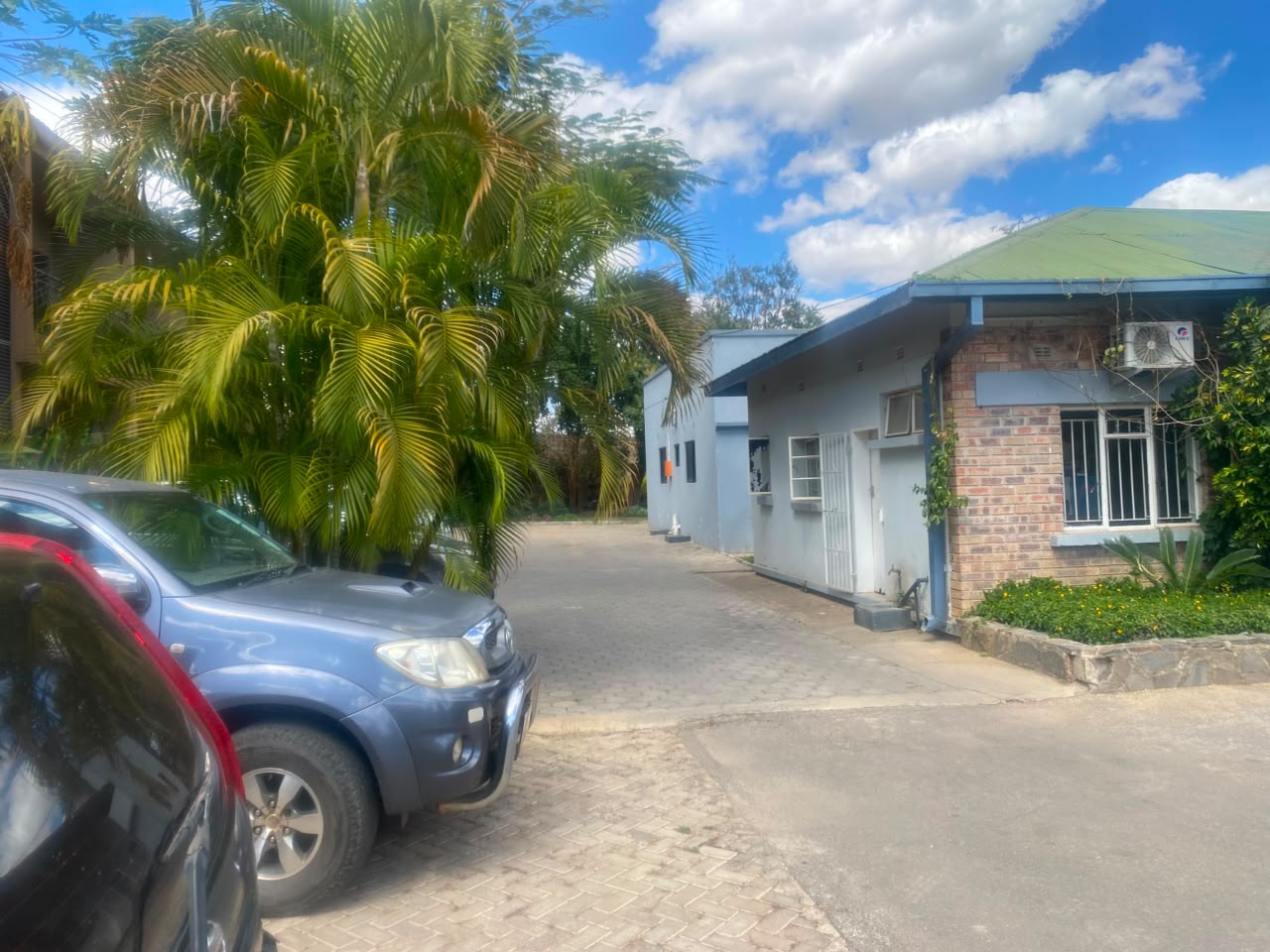 Parking & Gardens